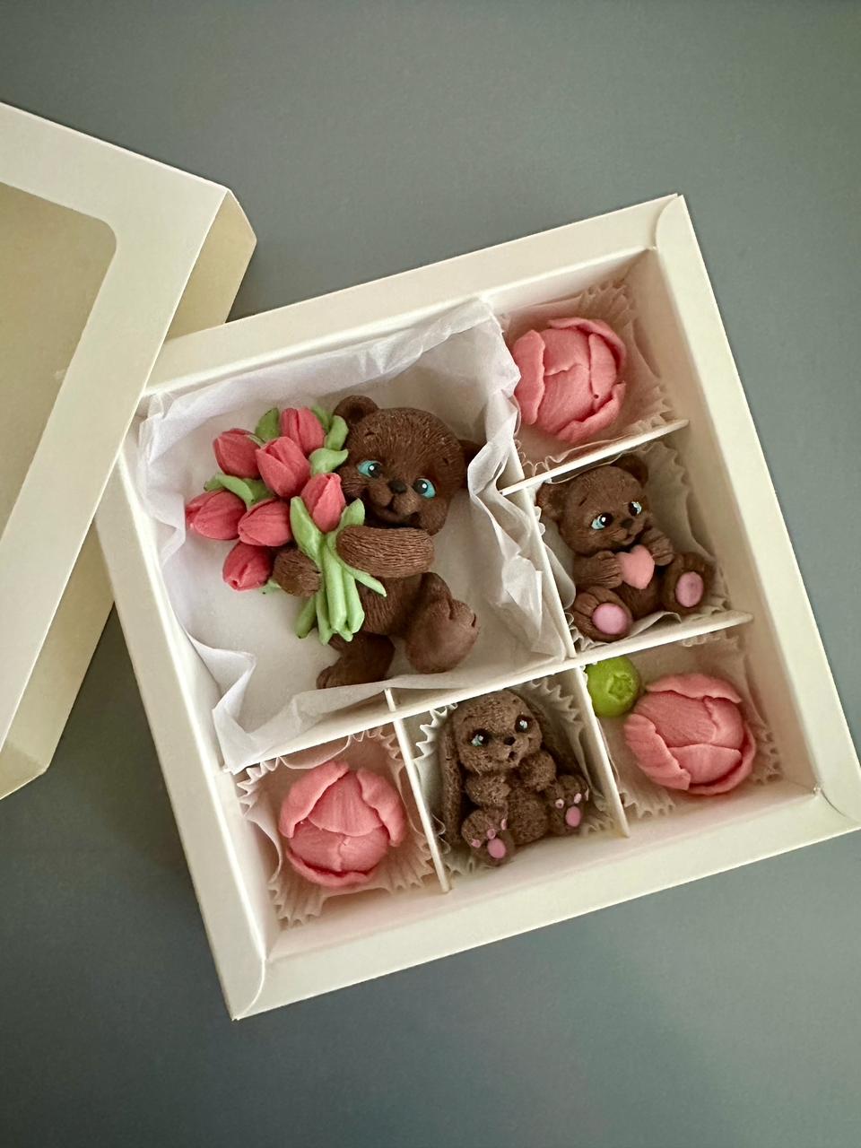 Коробка на 9 ячеек с мишкой