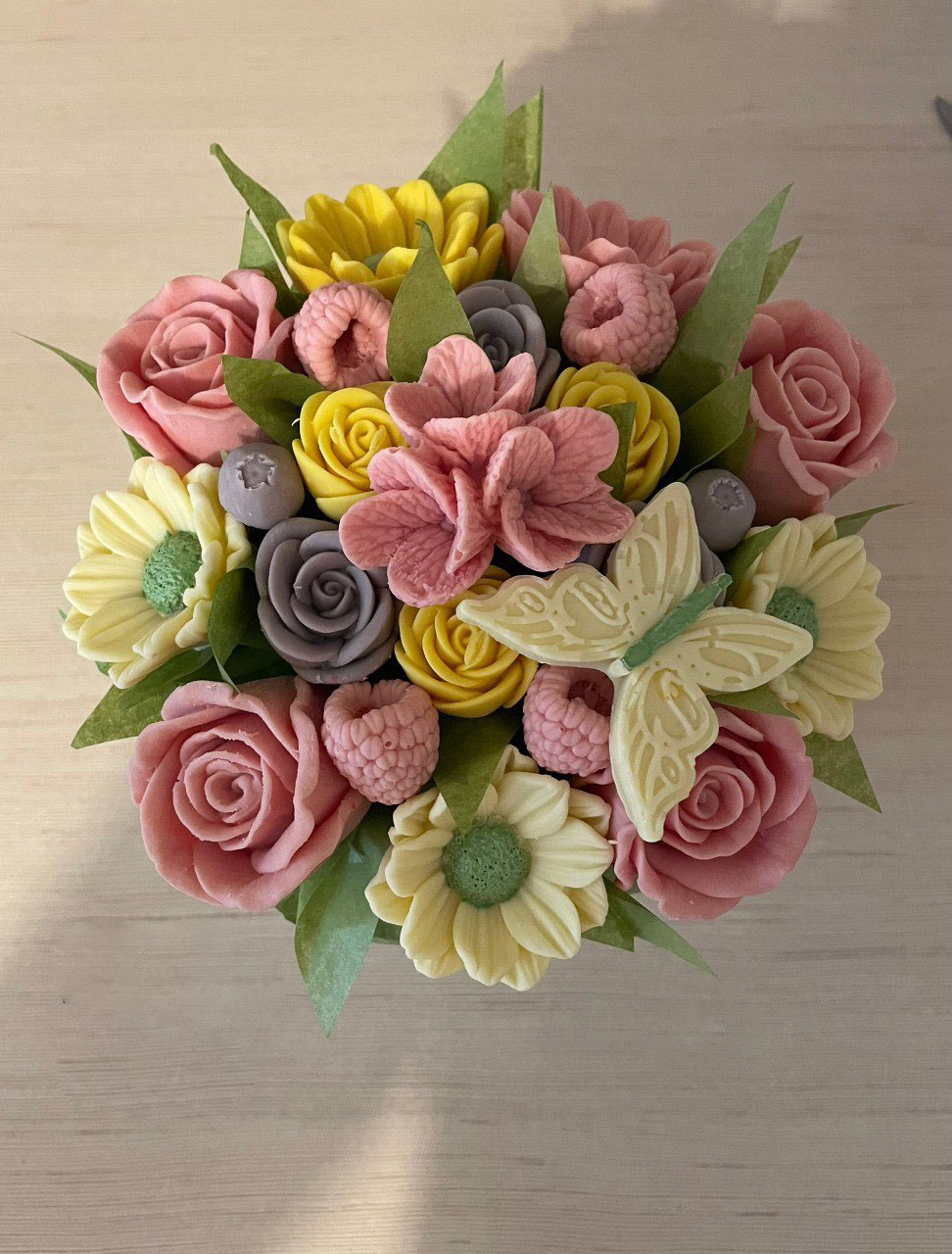 Композиция в шляпкной коробке