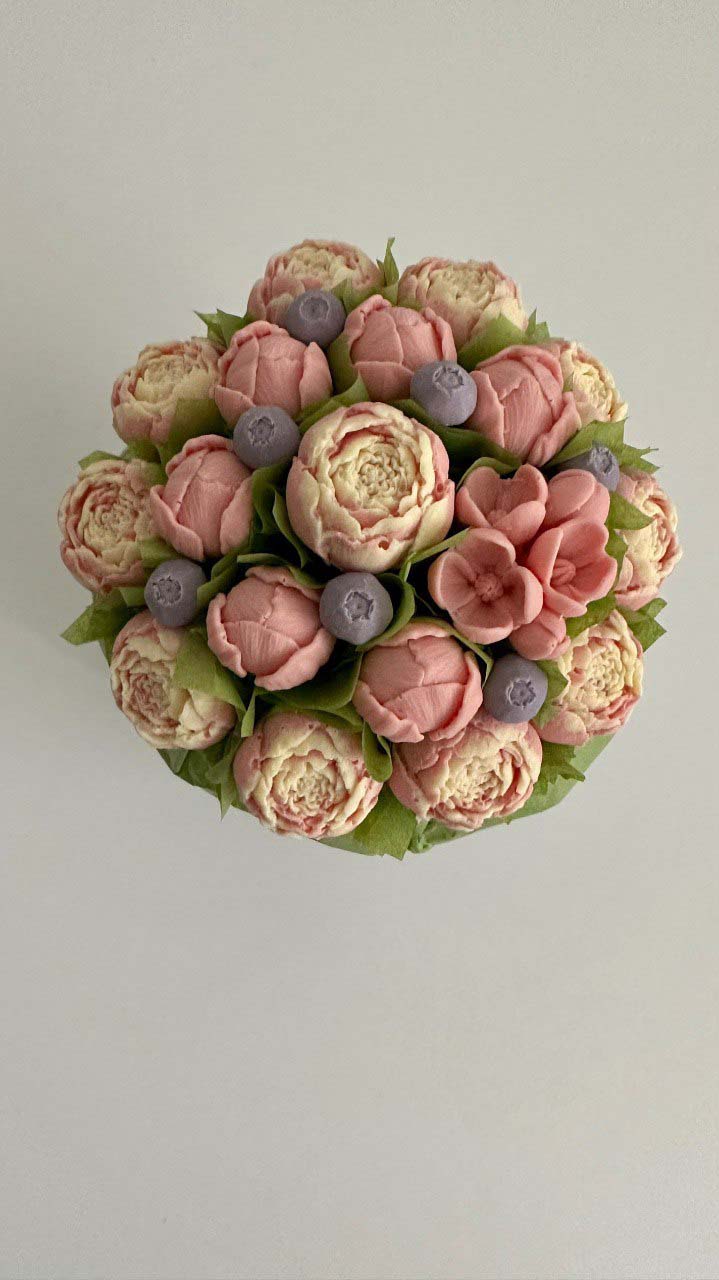 Пионы в шляпной коробке