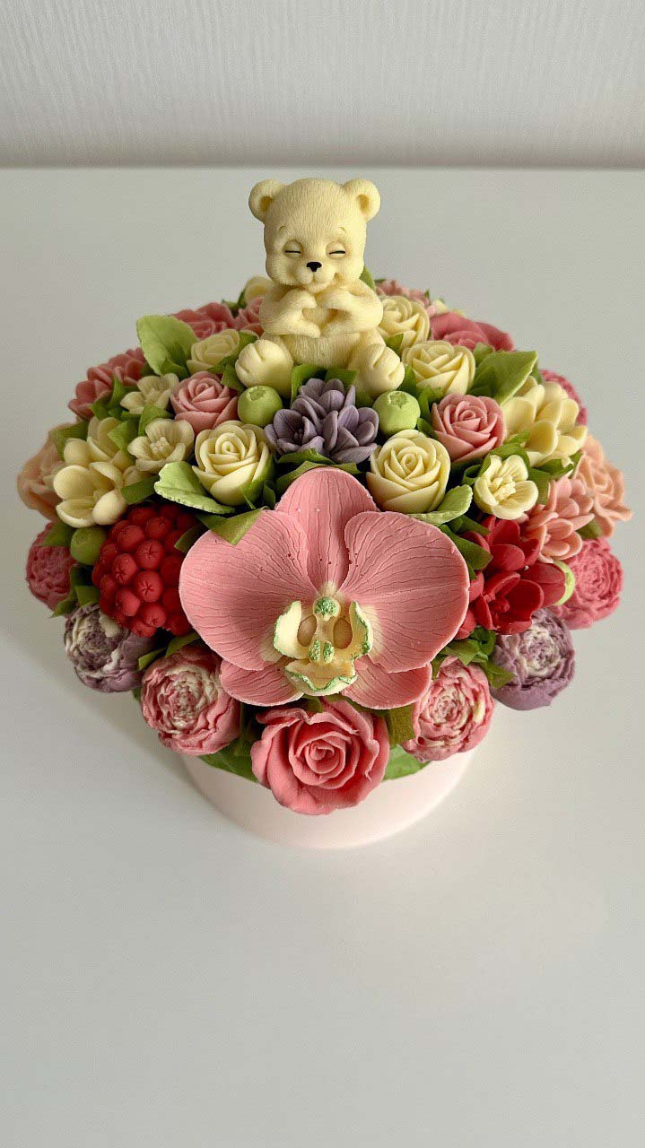 Смешанный букет в шляпной коробке