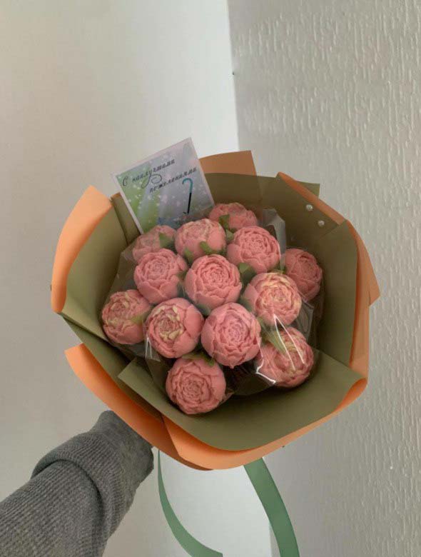 Шоколадные пионы в букете 13 шт.
