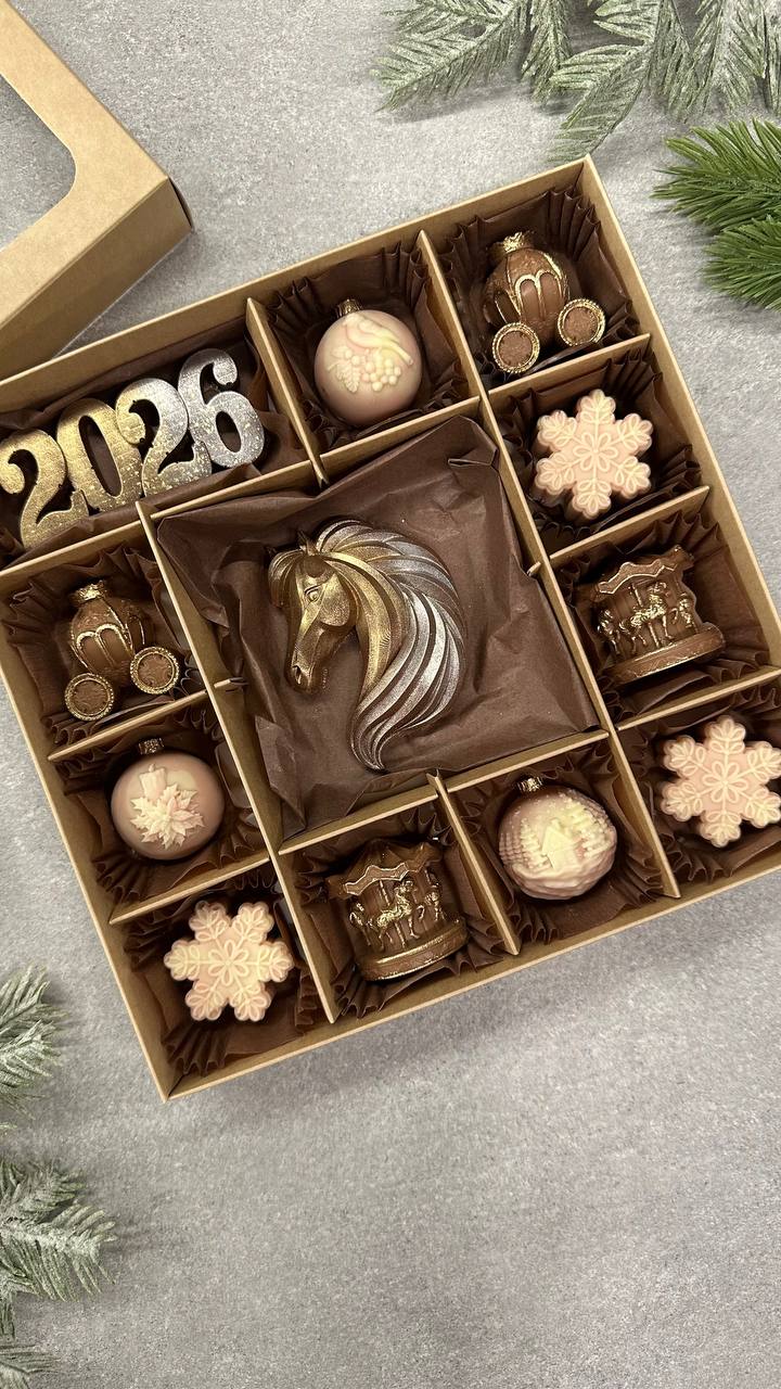 Коробка конфет Новогодняя 2026 с лошадкой