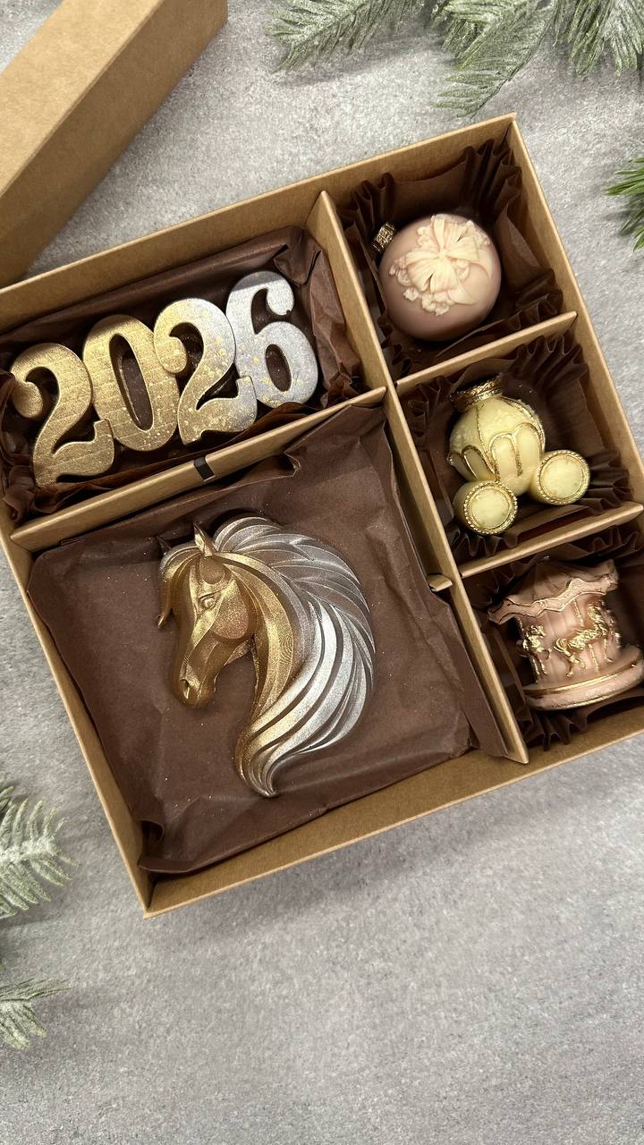 Коробка конфет Новогодняя 2026 с лошадкой