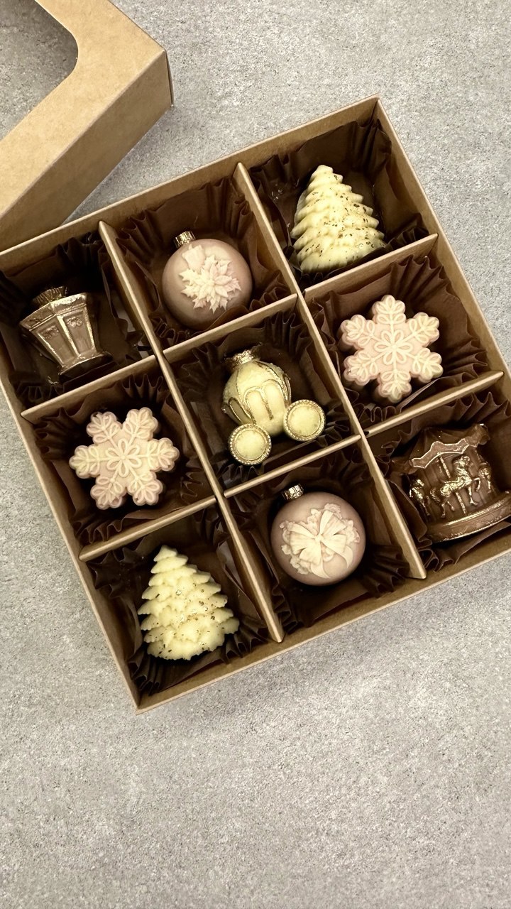 Коробка конфет Новогодняя, 9 шт.