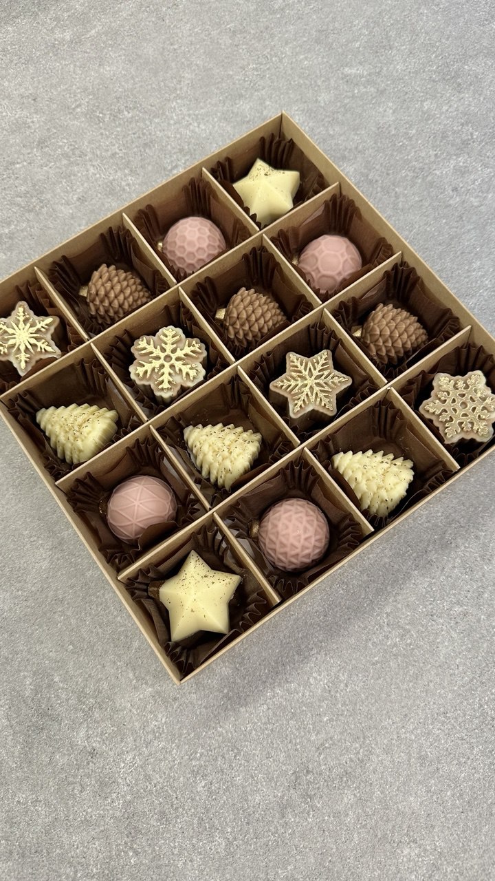 Коробка конфет Новогодняя, 16 шт.